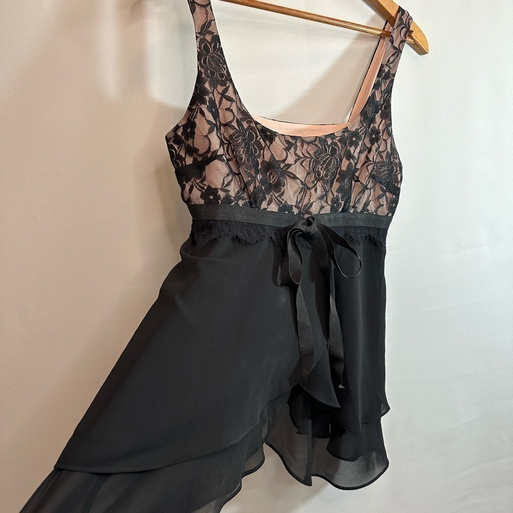 Bandolino Womens Size 4 Blouse Asymmetrical Hem Fairly Lace Trim Top Ribbon Bow